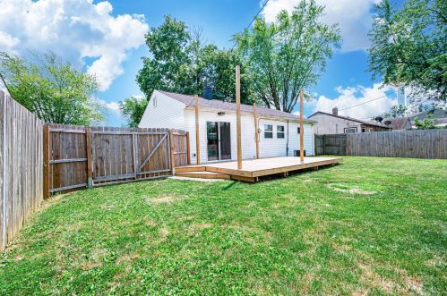 430 Madison Dr, West Jefferson OH  43162-1304 exterior