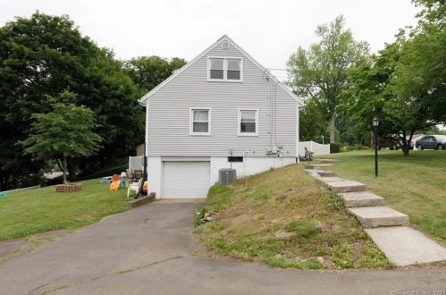 308 Twin Lakes Rd, North Branford CT  06471-1220 exterior