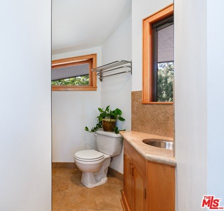 2440 Minard Rd, Topanga CA  90290-3402 exterior