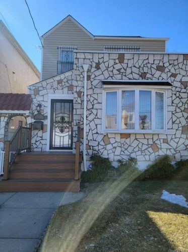 232-08 Mentone Ave, Jamaica, NY 11413-2932