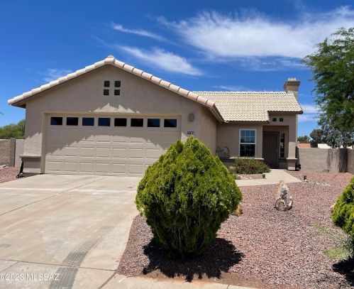 7182 Hunnington Dr, Tucson, AZ 85743-5007