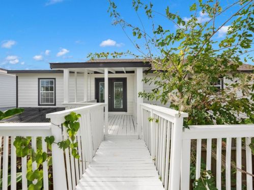 2202 67 St, Galveston TX 77551-1583 exterior