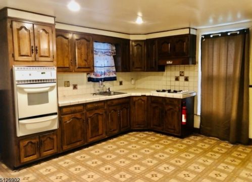 1065 Jaques Ave, Rahway NJ 07065-3927 exterior