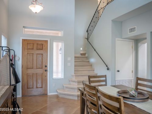 8962 Sugar Sumac St, Tucson, AZ 85747-5327