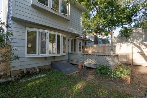 24 Clover St, Middletown CT  06457-5219 exterior