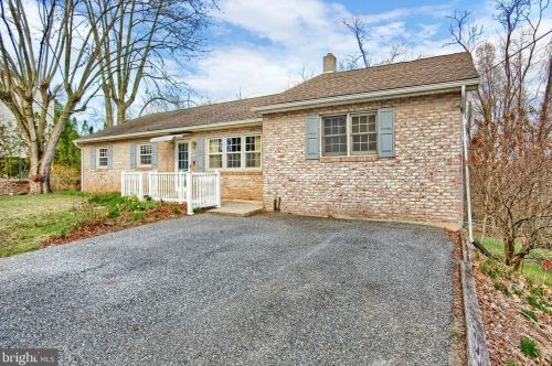 435 Pleasant View Dr, Etters, PA 17319-8905