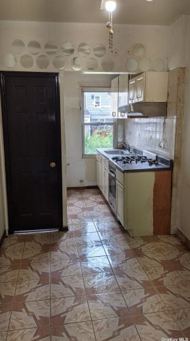 97-27 81st St, Jamaica, NY 11416-2913