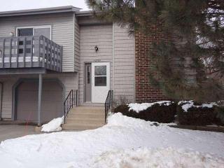 10200 Parkedge Cir, Hales Corners, WI 53132-1234