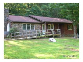 83 Chickasaw Trl, Hendersonville, NC 28792-9486