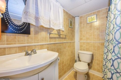 24 Olive St, Bloomfield NJ  07003-3209 exterior