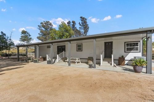 39970 Calle Bellagio, Temecula CA  92592-8620 exterior
