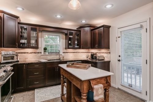 37 Edwards Pl, Huntington Station NY  11746-1013 exterior