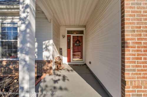 6 Amberwinds Ct, Lakewood, NJ 08701-7347