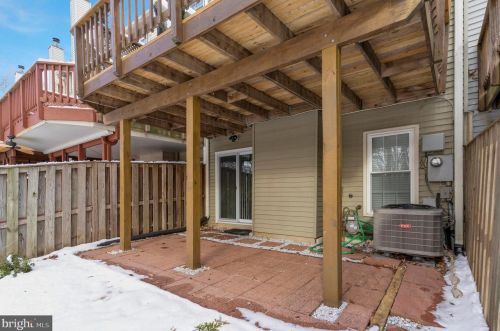 8854 Eagle Rock Ln, Springfield VA  22153-1727 exterior