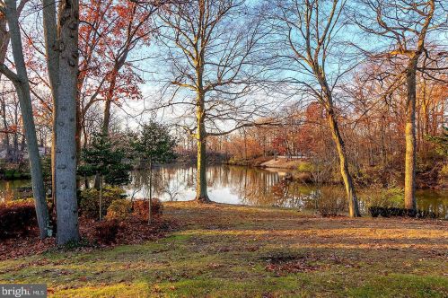 96 Lakebridge Dr, West Deptford, NJ 08096-6717