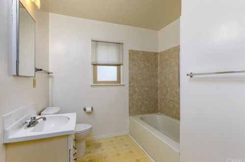 5551 Fullerton Ave, Buena Park CA  90621-1913 exterior