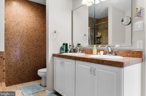 6504 Riverfront Dr, Palmyra NJ  08065-2145 exterior