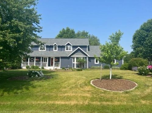 438 River Bluff Cir, Oconomowoc, WI 53066-3482