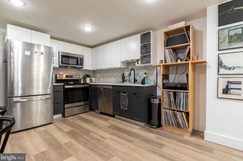 212 Catharine St, Philadelphia, PA 19147-3303