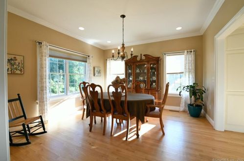 16 Marie Ln, Wallingford CT  06492-1935 exterior