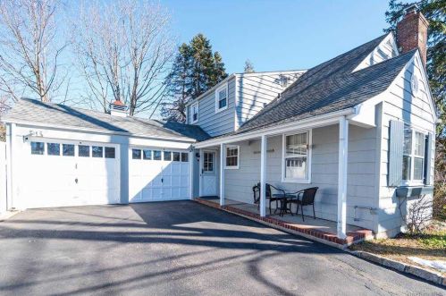 6 Smith St, Muttontown, NY 11545-1302