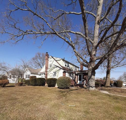 3050 May Rd, North Wantagh, NY 11793-1153
