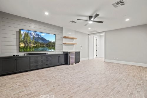 25682 Oak Meadow Dr, Santa Clarita CA  91381-0762 exterior