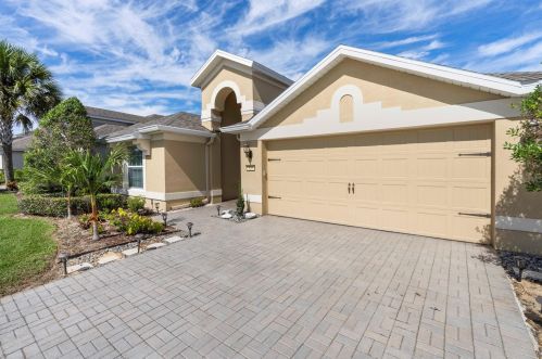 520 Arena Dr, Davenport, FL 33837-6820