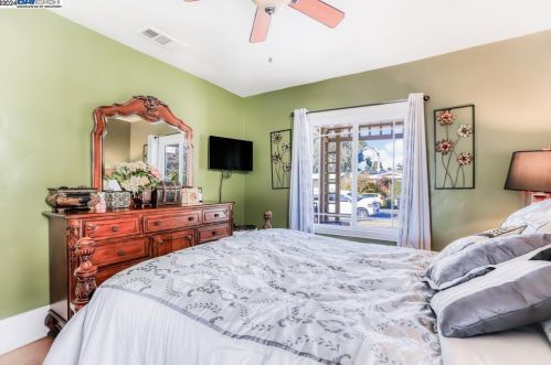 2708 Humboldt Ave, Oakland CA  94602-3635 exterior