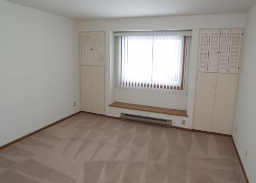 4559 Greenridge Cir, Milwaukee WI 53220-3376 exterior