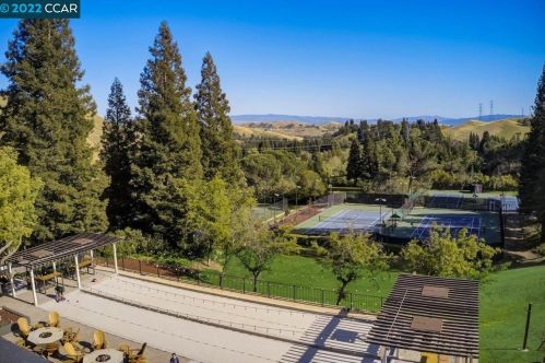 695 Blue Spruce Dr, Danville CA  94506-4525 exterior