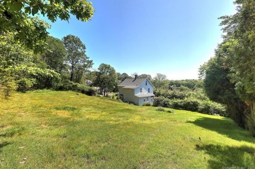 11 Buddington Rd, Huntington CT  06484-5306 exterior