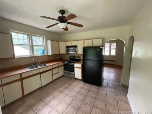 88 Farrell Rd, Waterbury CT  06706-2328 exterior