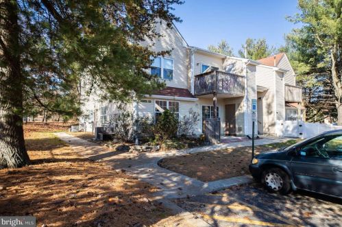 1420 Tristram Cir, West Deptford, NJ 08051-2264