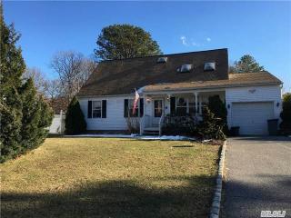 208 Southaven Ave, Gordon Heights, NY 11763-4088