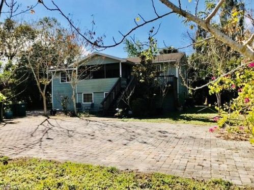 455 8th St, Naples, FL 34120-2046