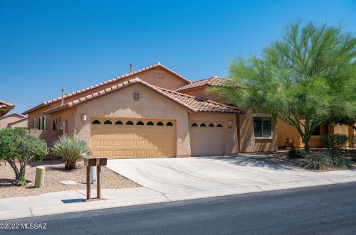 8180 Fallen Petal Dr, Tucson, AZ 85743-5032