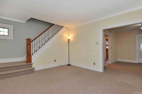 137-25 243rd St, Jamaica, NY 11422-1319