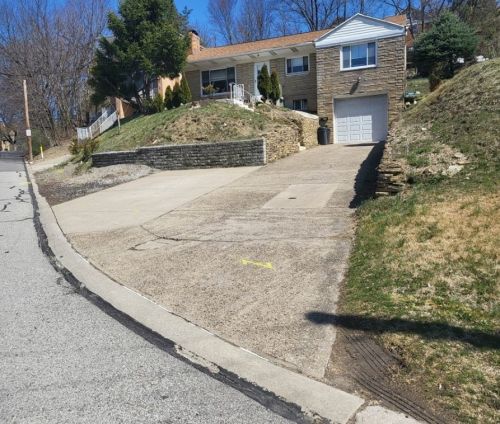 225 Greenlee Rd, Pittsburgh, PA 15227-2319