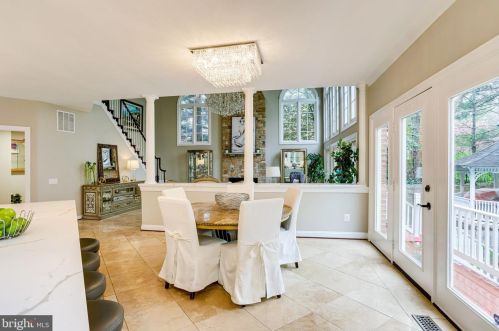 10108 Nedra Dr, Great Falls VA  22066-2835 exterior