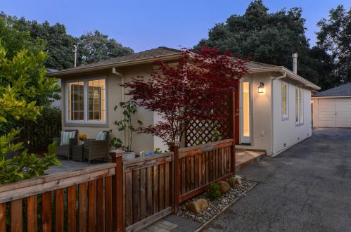 2110 Hanover St, Palo Alto CA  94306-1244 exterior