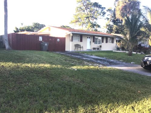 763 Snead Cir, West Palm Beach, FL 33413-1277
