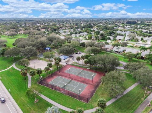 1737 Meadows Cir, Boynton Beach FL  33436-9231 exterior