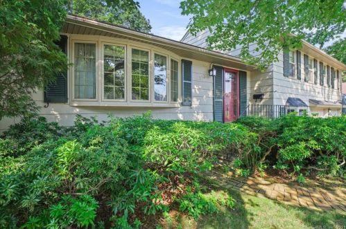 113 Daves Ln, Southport, CT 06890-1129