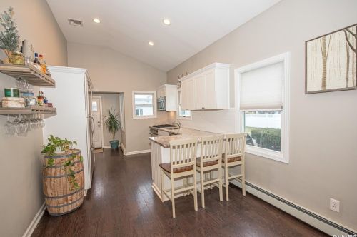 329 Park Ave, Babylon NY  11702-2024 exterior