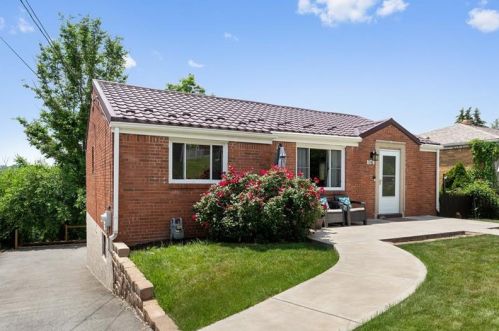 3740 Willett Rd, Pittsburgh, PA 15227-4538