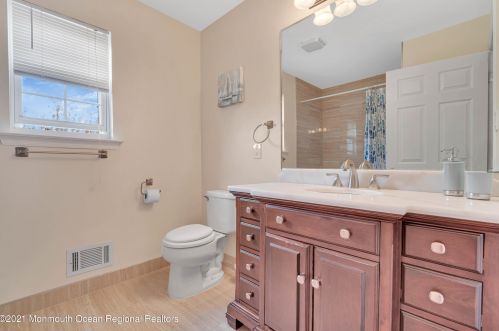 45 Enclosure Dr, Morganville NJ  07751-1807 exterior