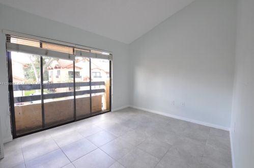 7804 102 Ln, Miami FL  33156-2691 exterior