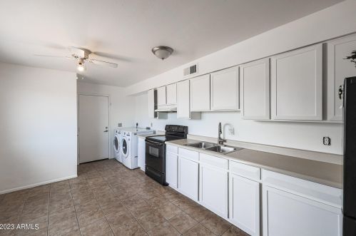 5911 Dailey St, Glendale AZ 85306-4022 exterior