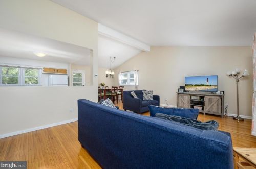 311 Buttonwood Ln, Riverton, NJ 08077-2404